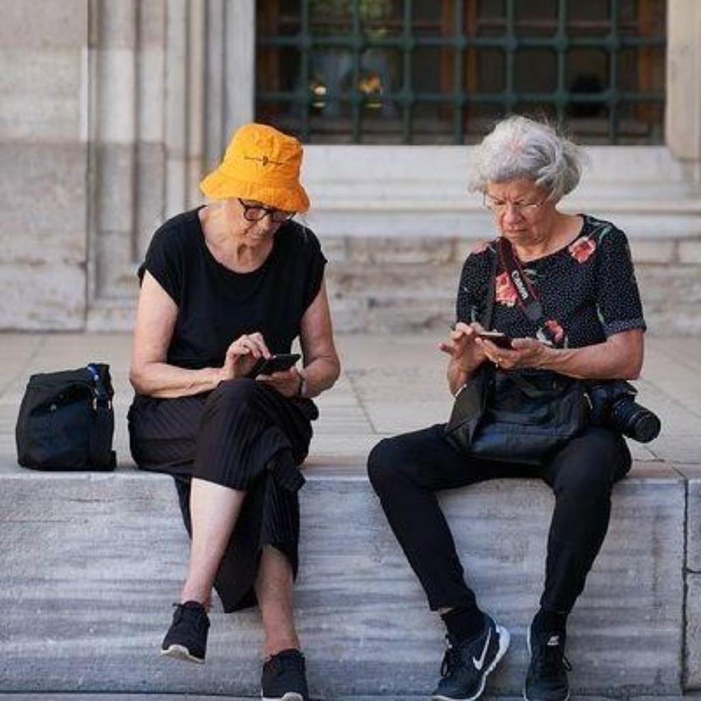 Ältere Touristinnen sommerlich-pixabay4449102